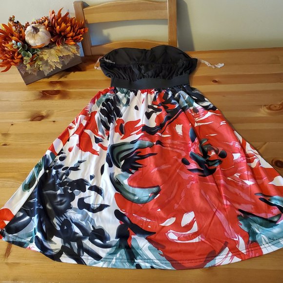 She's Cool - Women's Black Red Floral Strapless Semi Sweetheart Neck Mini Dress - Picture 7 of 7